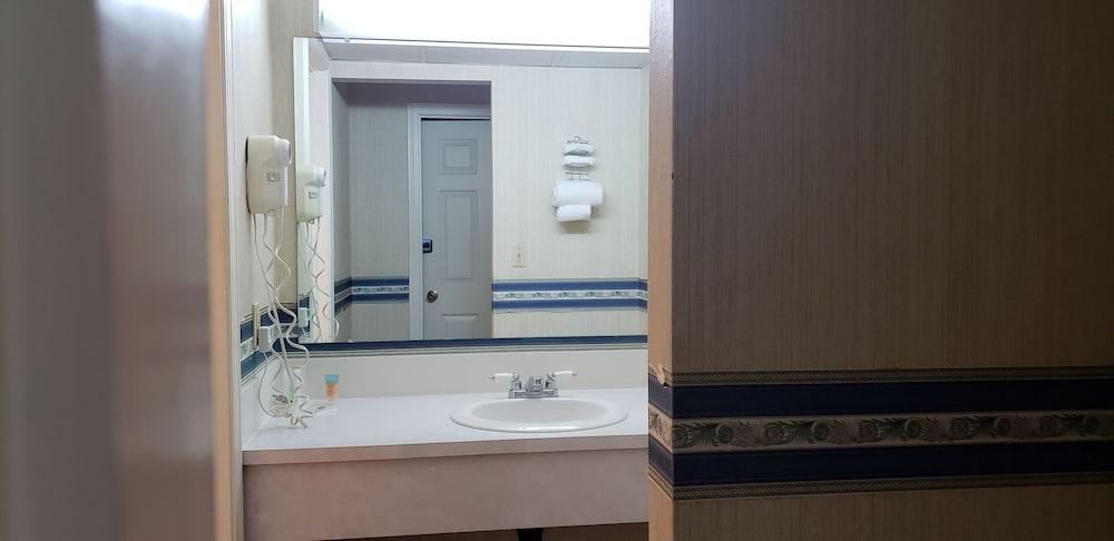 Econo Lodge Inn & Suites Groton Zewnętrze zdjęcie