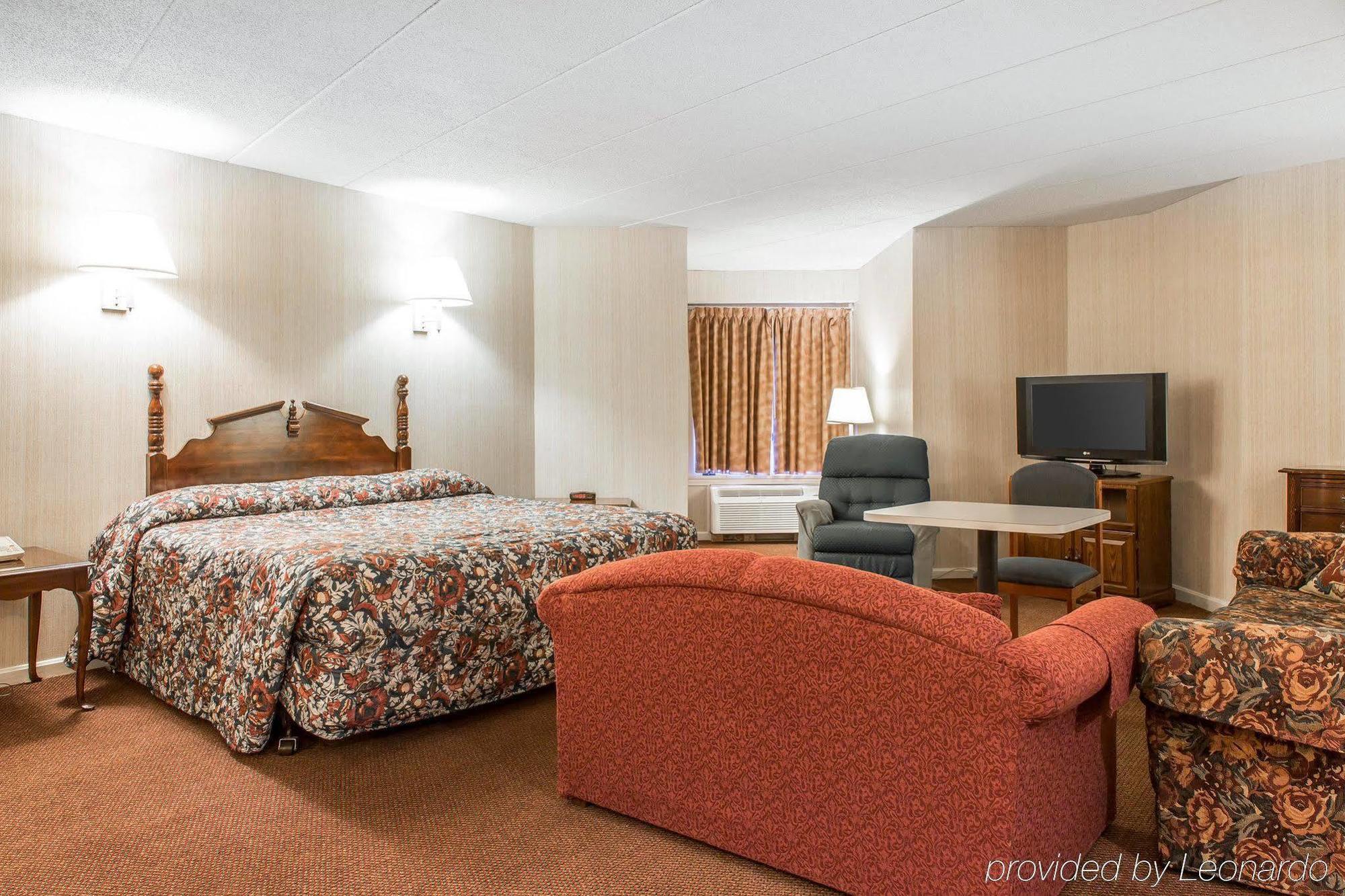 Econo Lodge Inn & Suites Groton Zewnętrze zdjęcie