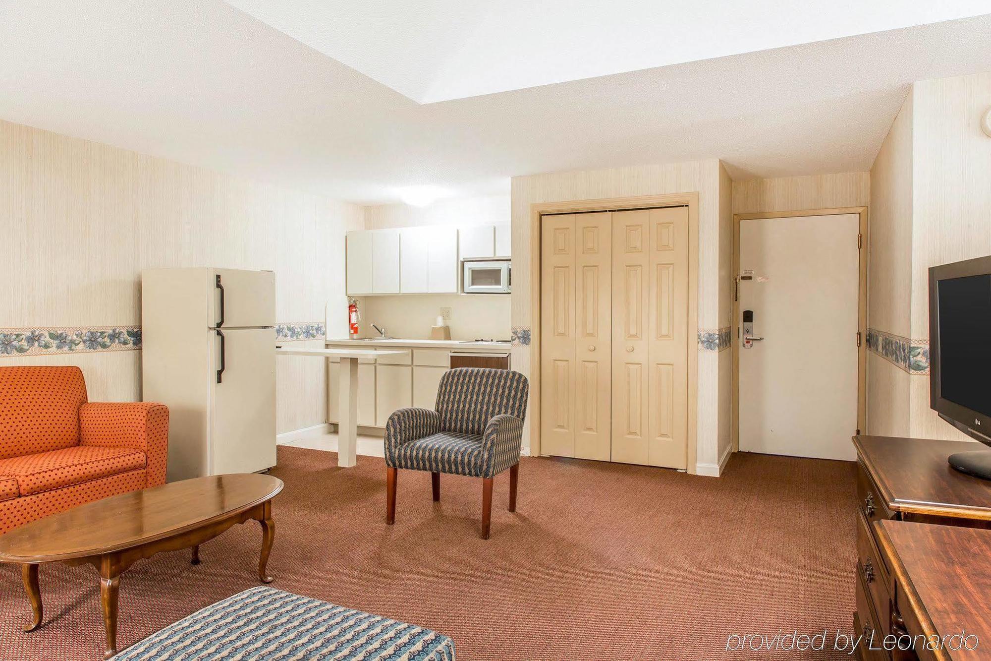 Econo Lodge Inn & Suites Groton Zewnętrze zdjęcie