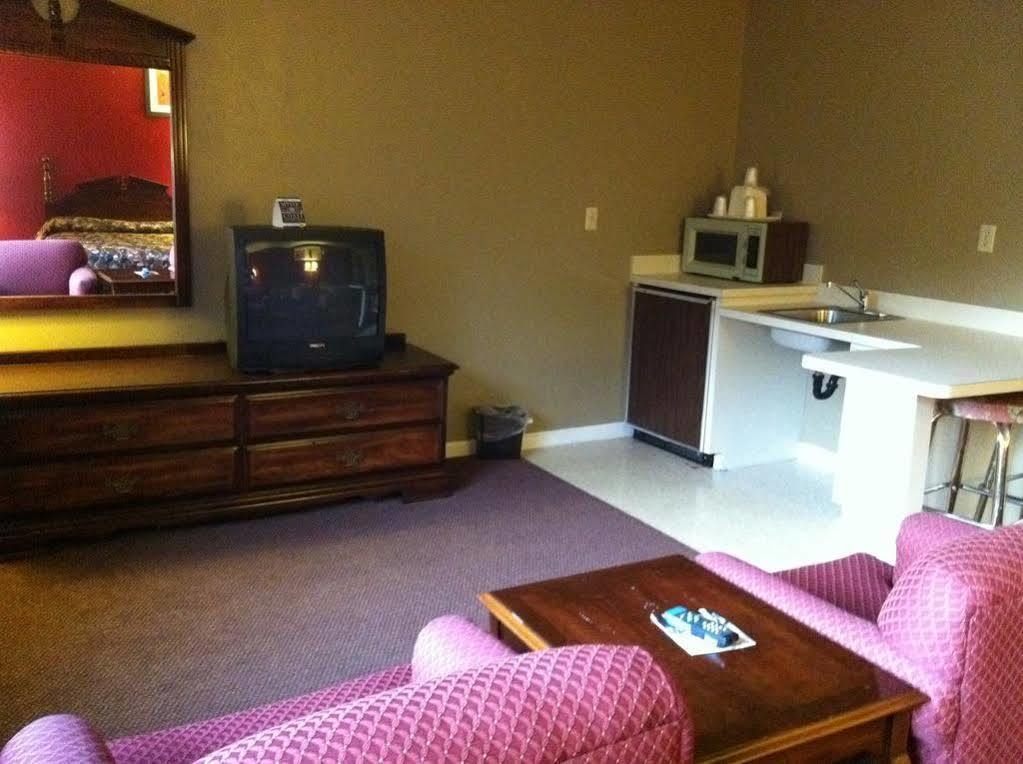 Econo Lodge Inn & Suites Groton Zewnętrze zdjęcie
